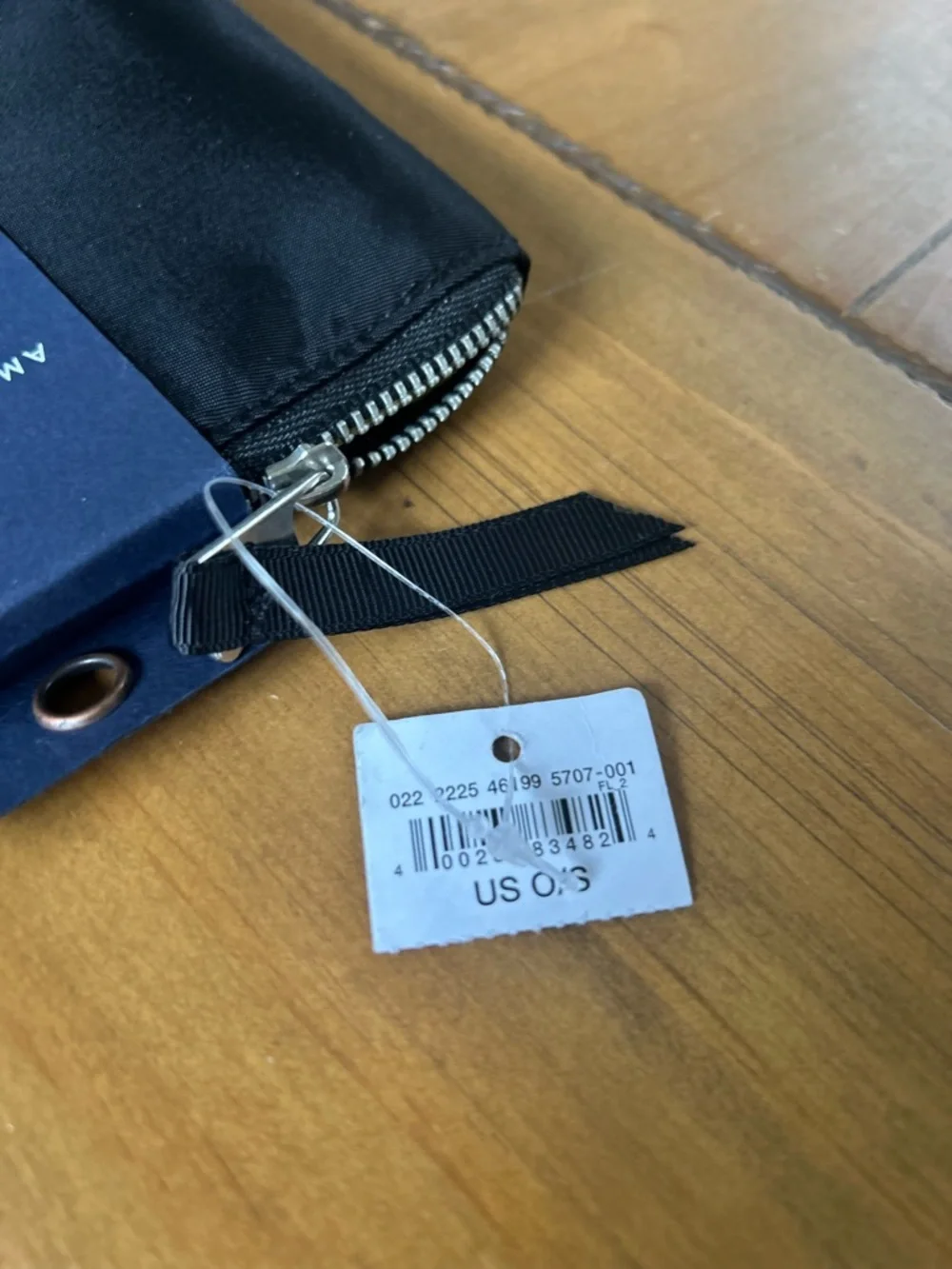 NWT AEO Black Nylon Zip Wallet with‎ Silver Hardware